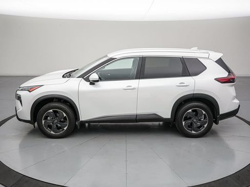 Used 2024 Nissan Rogue SV AWD/4WD image 7