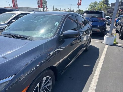 Used 2018 Honda Civic EX image 2