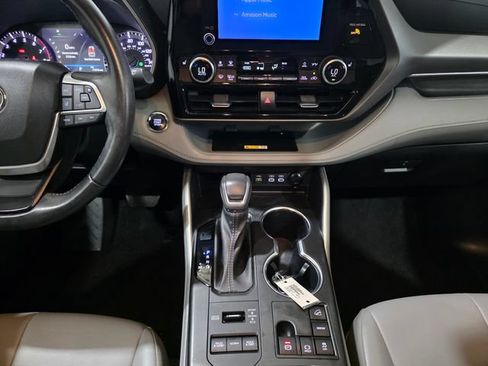 Used 2023 Toyota Highlander XLE AWD/4WD image 20