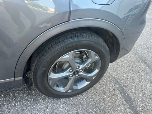 Used 2024 Ford Escape ST-Line w/ Tech Pack #1 FWD image 9