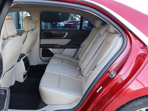 Used 2020 Lincoln Continental w/ Premium Package image 38