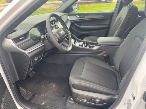 New 2025 Jeep Grand Cherokee Laredo X image 19