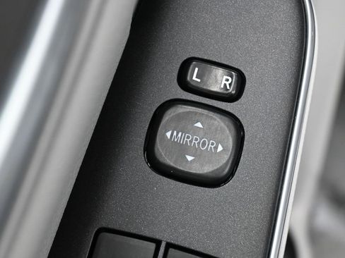 Used 2016 Toyota Camry XLE image 12