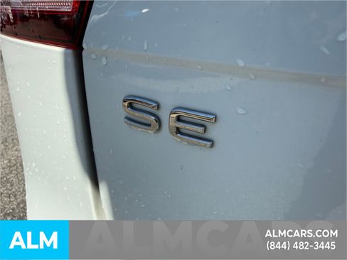 Used 2022 Volkswagen Tiguan SE image 8