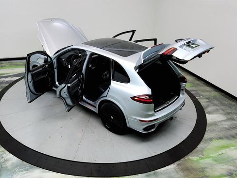 Used 2016 Porsche Cayenne GTS AWD/4WD image 40