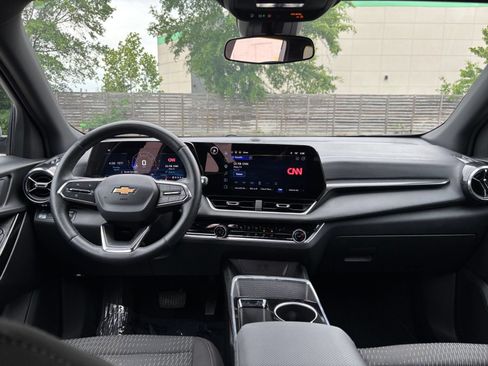Used 2025 Chevrolet Equinox LT FWD image 29