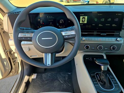 New 2026 Hyundai Kona SE image 9