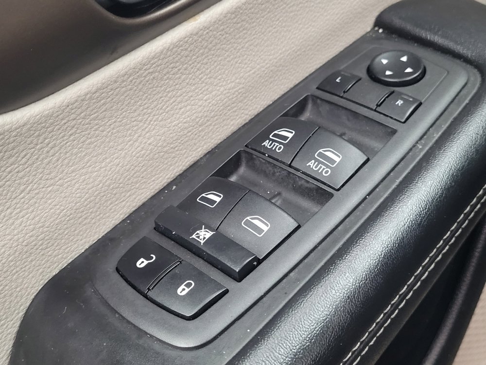 Used 2022 Chrysler Voyager LX FWD image 27
