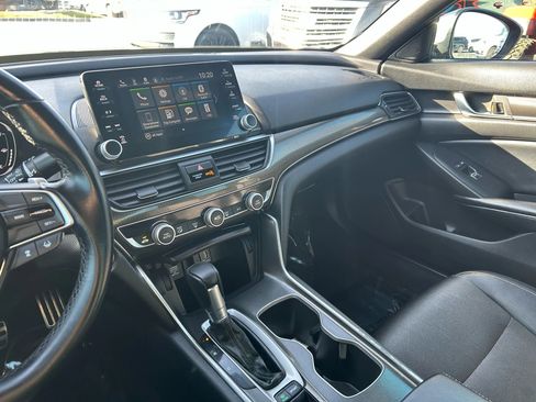 Used 2018 Honda Accord Sport image 12