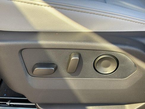 New 2026 Chevrolet Suburban Premier image 21