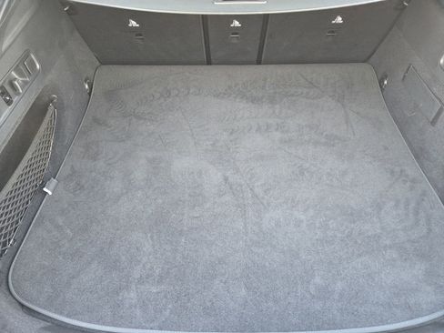 Used 2024 Mercedes-Benz GLC 300 4MATIC image 40