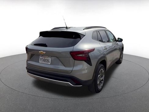 Used 2025 Chevrolet Trax LT image 14