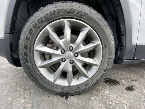 Used 2018 Jeep Cherokee Limited AWD/4WD image 10