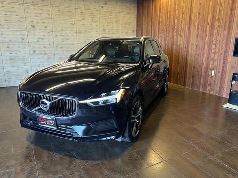 Used 2018 Volvo XC60 T6 Momentum w/ Convenience Package AWD/4WD image 3