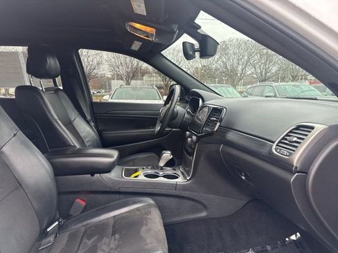 Used 2020 Jeep Grand Cherokee Altitude image 13