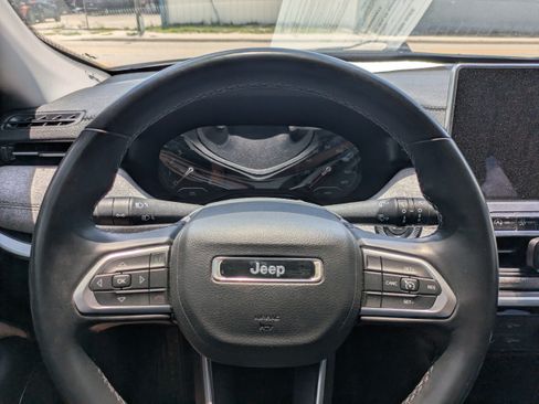 Used 2022 Jeep Compass Latitude AWD/4WD image 22