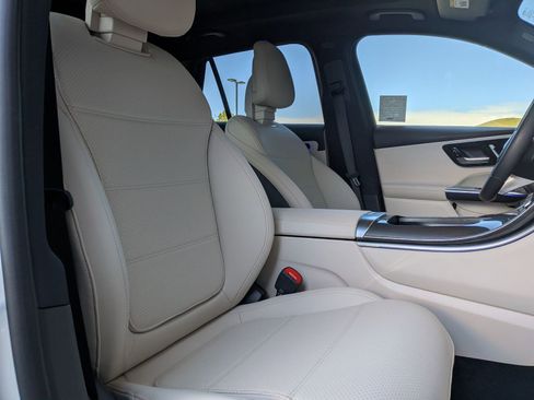 Used 2025 Mercedes-Benz GLC 300 image 30