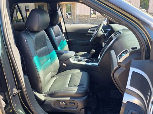 Used 2013 Ford Explorer XLT image 23