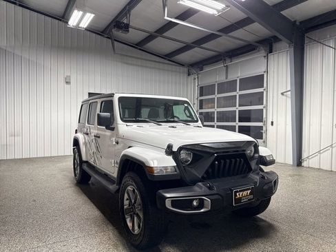 Used 2019 Jeep Wrangler Unlimited Sahara image 29