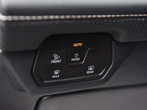 Used 2025 Volkswagen Atlas Cross Sport SE image 11