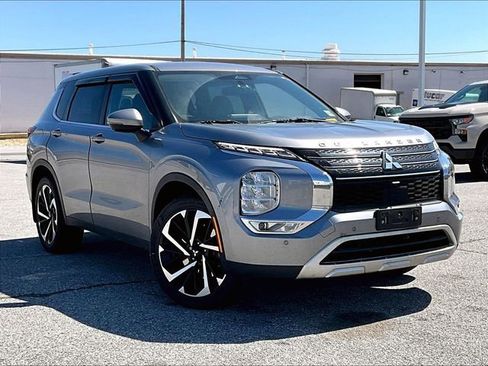 Used 2023 Mitsubishi Outlander SE FWD image 1