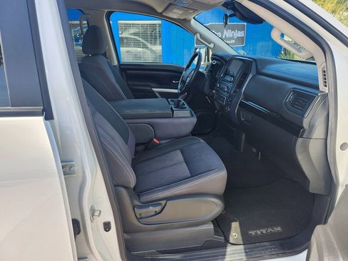 Used 2023 Nissan Titan SV RWD image 17