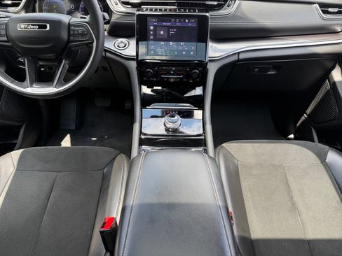 Used 2023 Jeep Grand Cherokee L Laredo AWD/4WD image 18