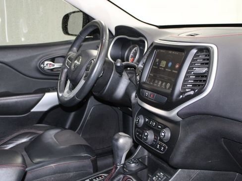 Used 2017 Jeep Cherokee Trailhawk w/ Comfort/Convenience Group image 26