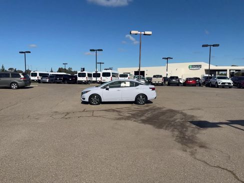 Used 2025 Nissan Versa SV image 15