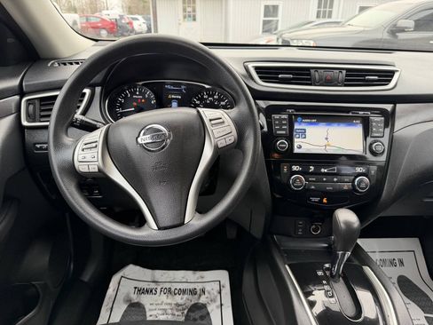 Used 2016 Nissan Rogue SV w/ SV Premium Package AWD/4WD image 4