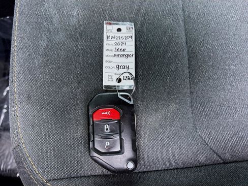 Used 2024 Jeep Wrangler Unlimited AWD/4WD image 35