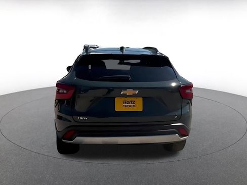 Used 2025 Chevrolet Trax LT FWD image 12