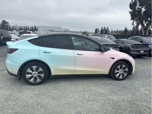 Used 2023 Tesla Model Y Long Range image 9