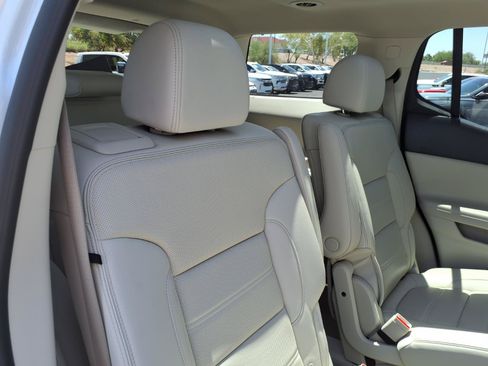 Used 2023 GMC Acadia Denali w/ Denali Technology Package FWD image 14