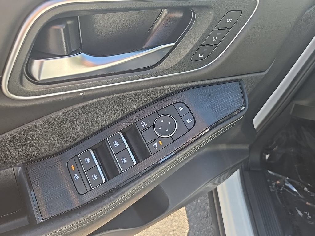 Used 2025 Nissan Rogue Platinum AWD/4WD image 11