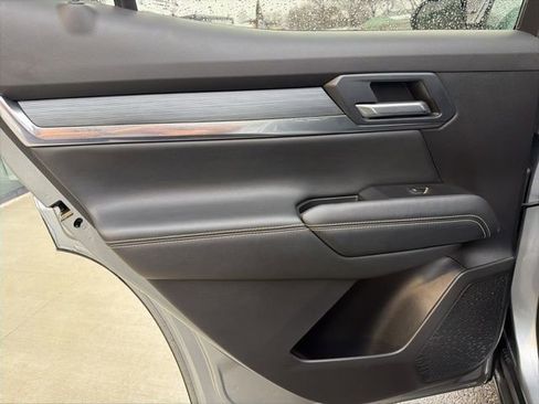 Used 2025 GMC Terrain Elevation image 17