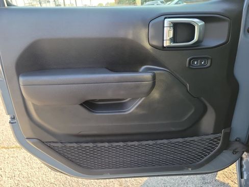 Used 2025 Jeep Gladiator Sport AWD/4WD image 19