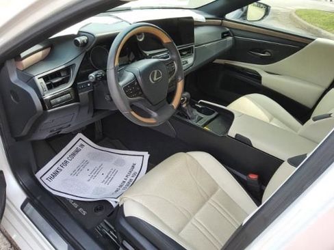 Used 2024 Lexus ES 350 w/ Luxury Package FWD image 2