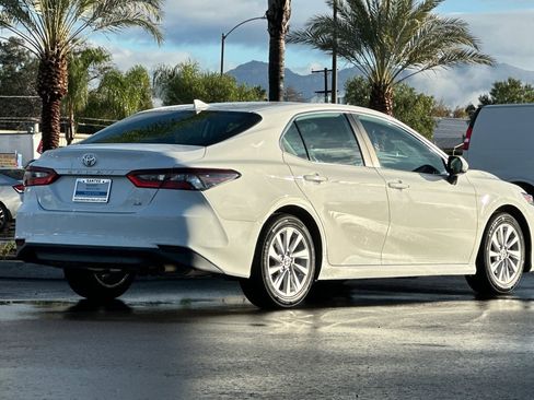 Used 2021 Toyota Camry LE image 4