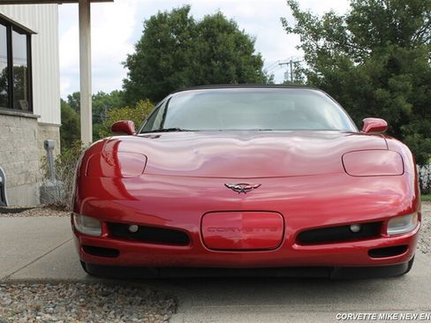 Used 2002 Chevrolet Corvette Convertible w/ Preferred Equipment Group2 RWD image 9