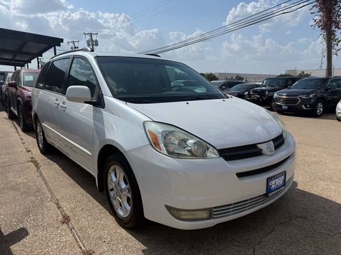 Used 2004 Toyota Sienna XLE w/ XLE Pkg 10 FWD image 3