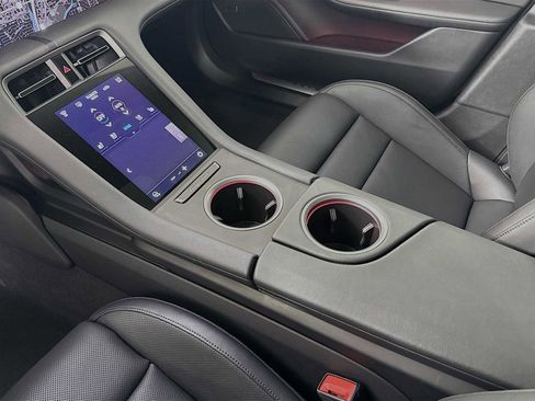 Used 2025 Porsche Taycan image 21