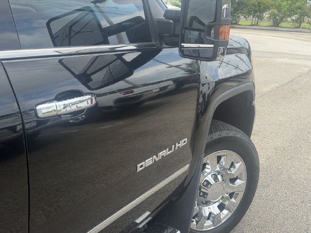 Used 2017 GMC Sierra 2500 Denali w/ Duramax Plus Package AWD/4WD image 15