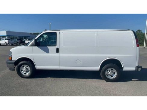 Used 2023 Chevrolet Express 2500 w/ Driver Convenience Package image 5