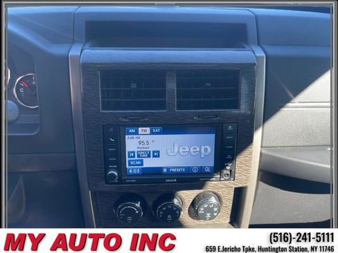 Used 2012 Jeep Liberty Limited w/ Tire & Wheel Group image 16
