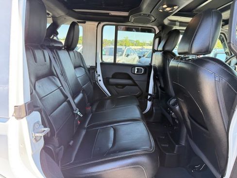 Used 2022 Jeep Wrangler Unlimited Sahara w/ Cold Weather Group AWD/4WD image 24