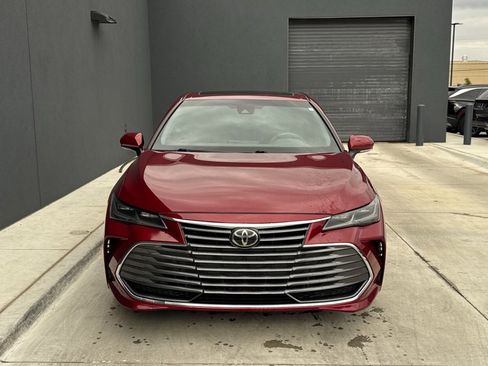 Used 2019 Toyota Avalon Limited image 10
