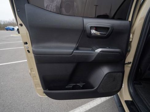 Used 2019 Toyota Tacoma TRD Off-Road image 15