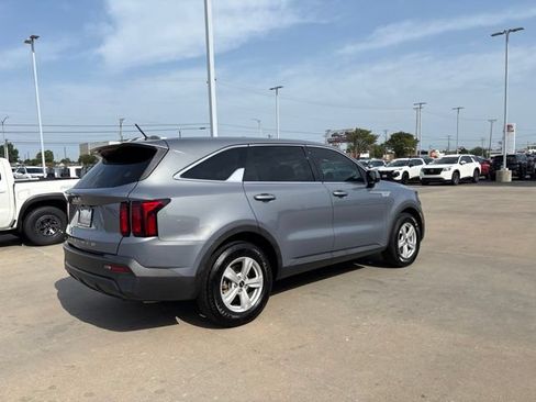 Used 2022 Kia Sorento LX FWD image 3
