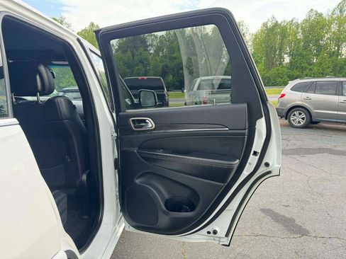 Used 2015 Jeep Grand Cherokee Limited w/ Luxury Group II AWD/4WD image 15